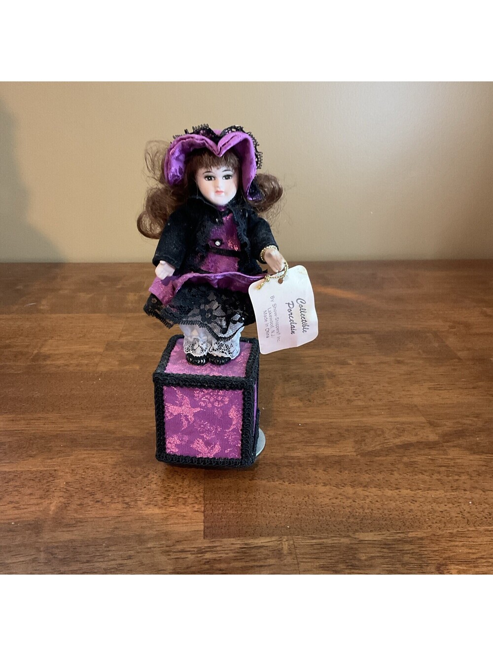 Vintage Show Stopper Inc. Music Box Porcelin/Cloth Doll Plays Perfectly